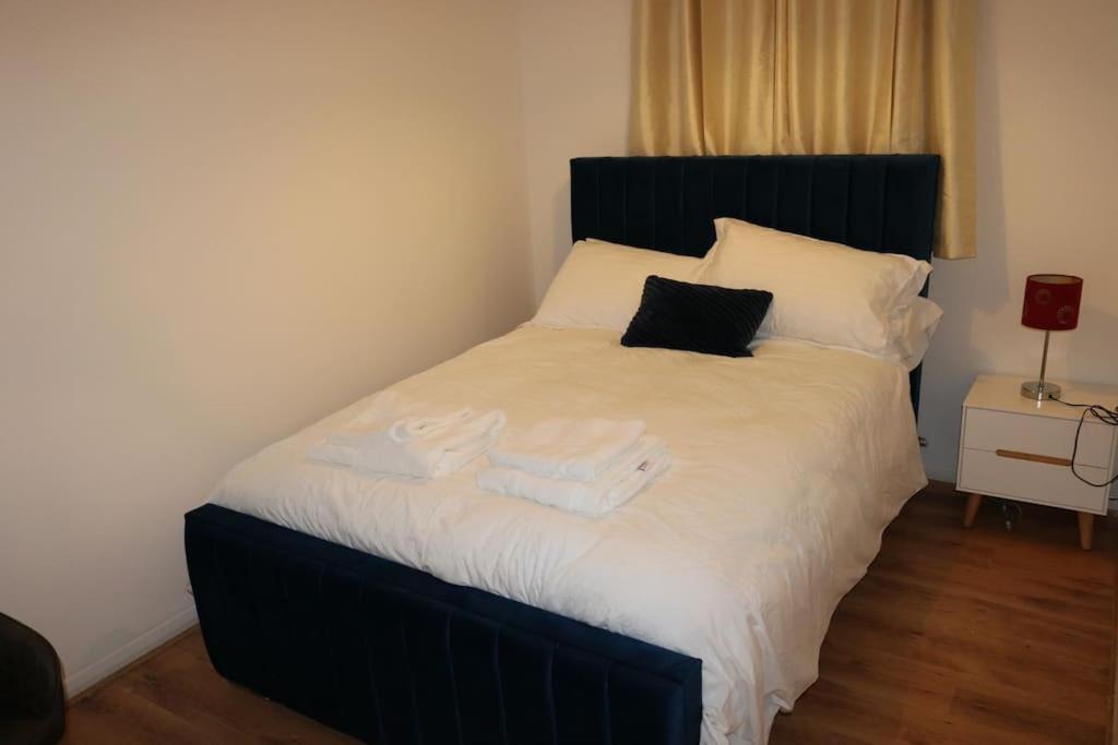 Entire -4 Bedrooms Detached House With Driveway นอตติงแฮม ภายนอก รูปภาพ